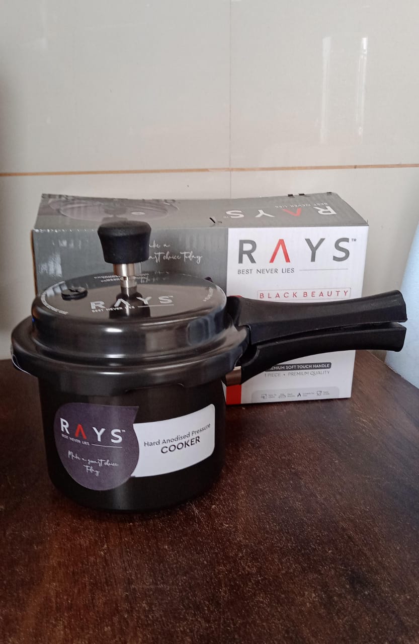 Aluminium Rays Black Beauty Pressure Cookers With Outer Lid (1.5 Litres / 1-Year warranty, ISI Number :- 2347, BIS Number :- CM/L -7600164310